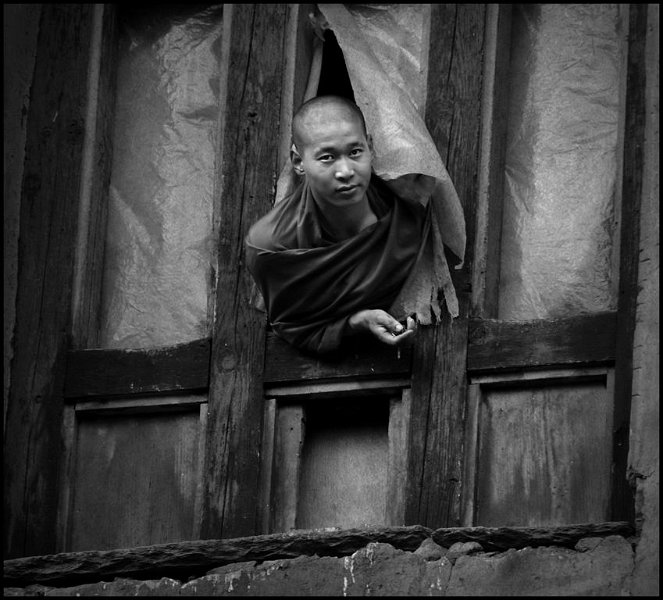 FAVORITE JURY 2 - monk in the window - GARCIA PITARCH Pili - spain.jpg